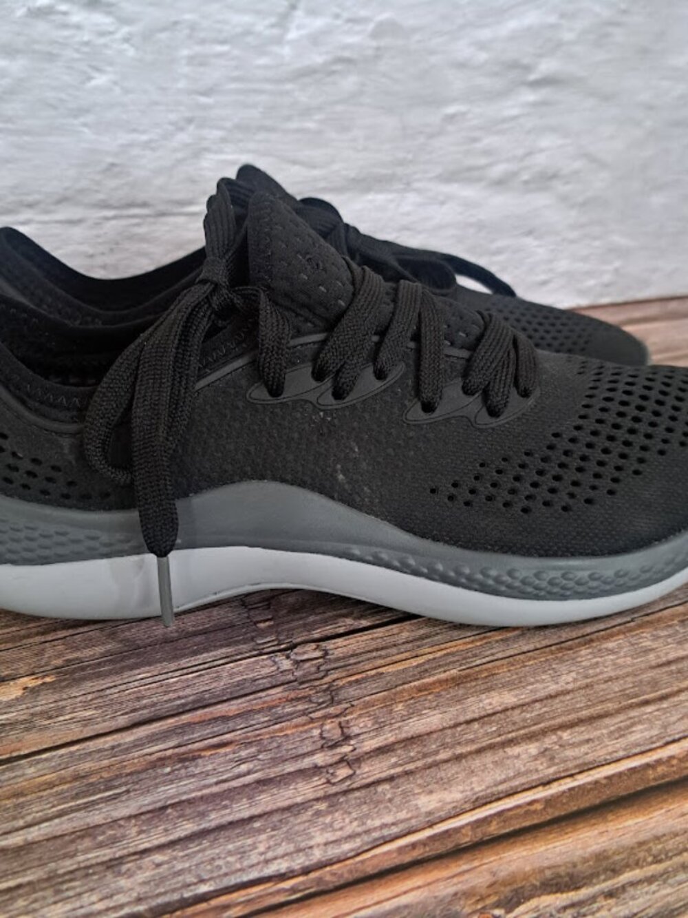 Crocs LiteRide 360 Pacer sneakers Women's size 8‎ Black grey and white